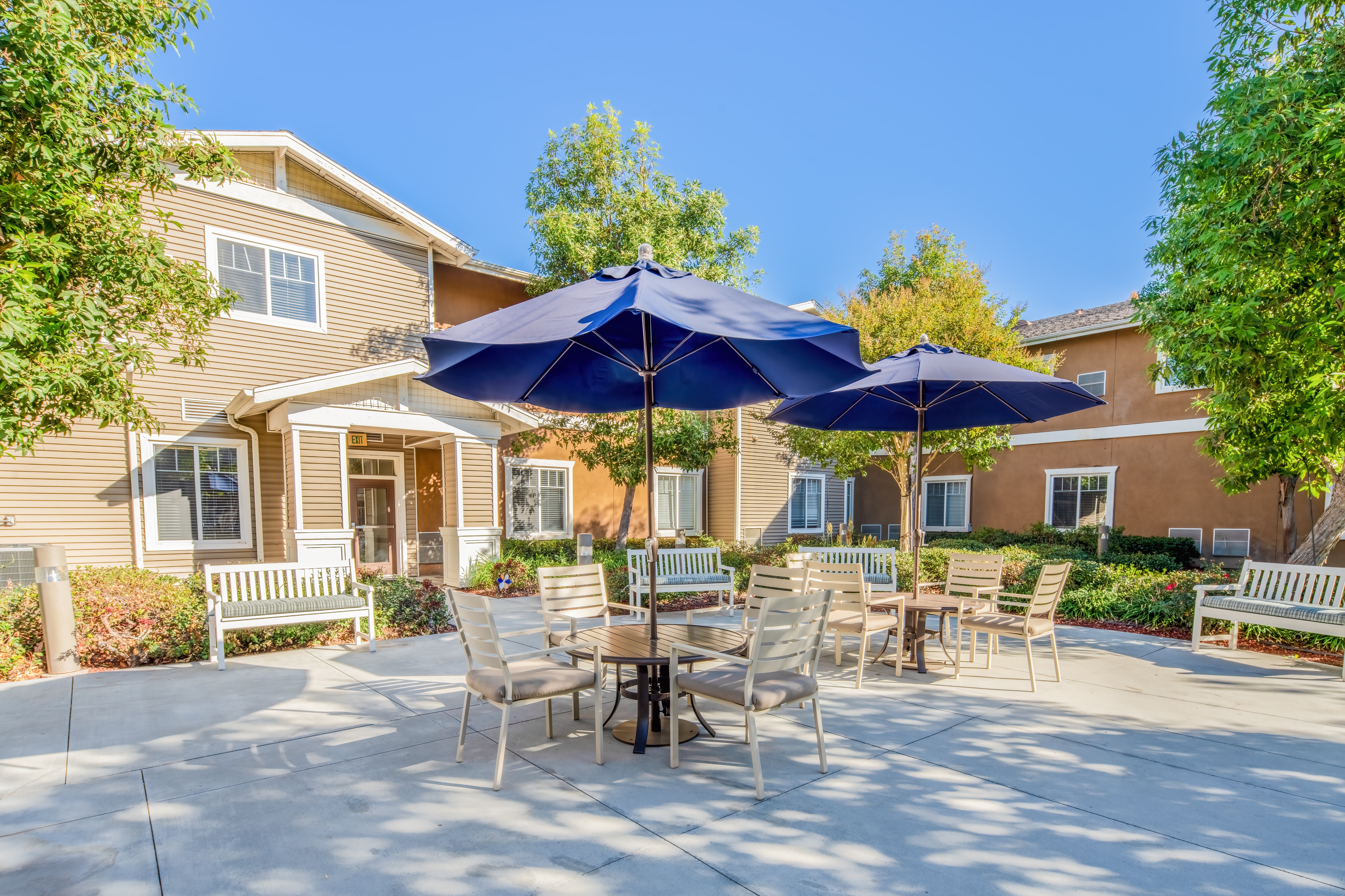 23_outdoor patio_RCS_-14